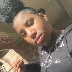 Meet your Posher, Danae